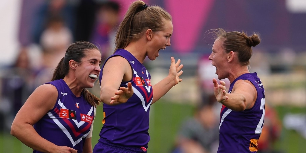Zanker stands tall as Dockers survive injury chaos to overcome Dons