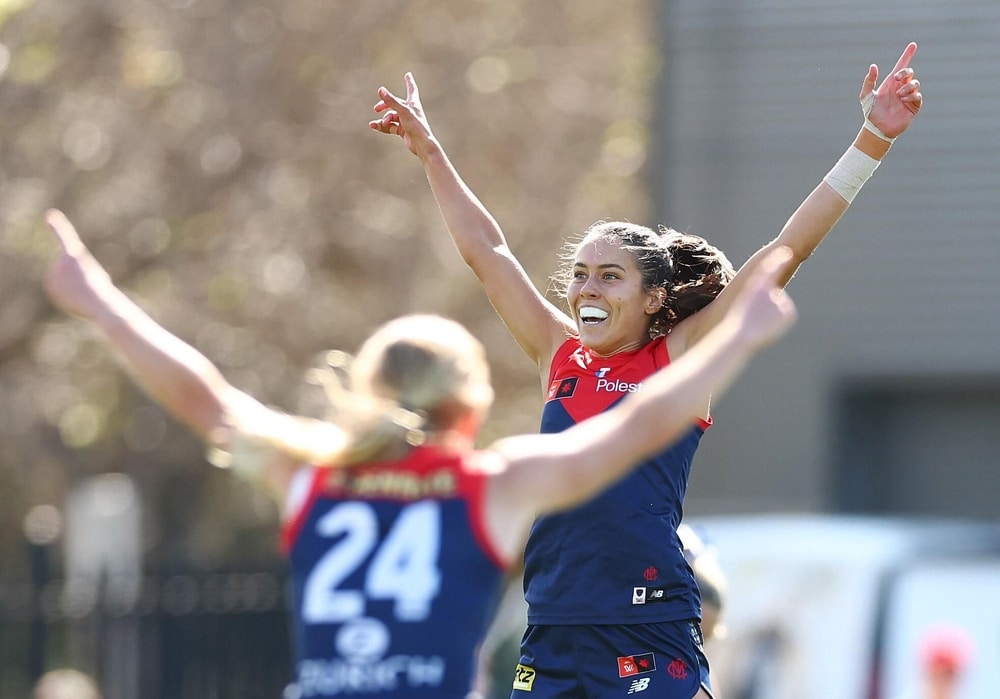 Melbourne tops Carlton as Hawthorn upsets North in AFLW round six