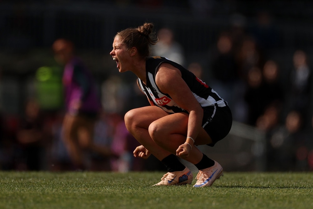 Pies overcome Giants to break through for first win of season