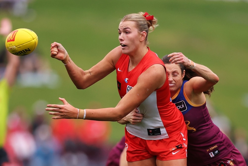 Garner and Rowbottom earn perfect 10s in AFL coaches' votes for Round 7