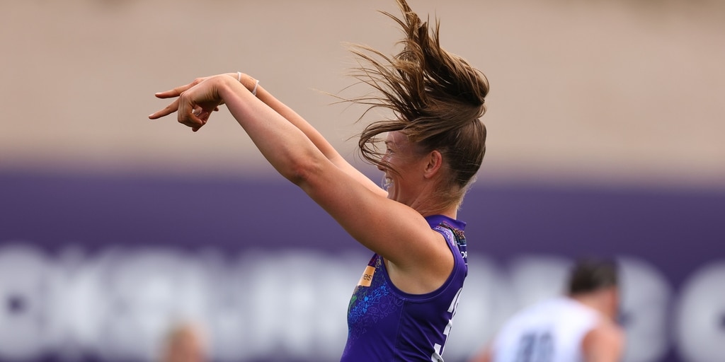 Dockers survive Saints scare to nudge into top eight