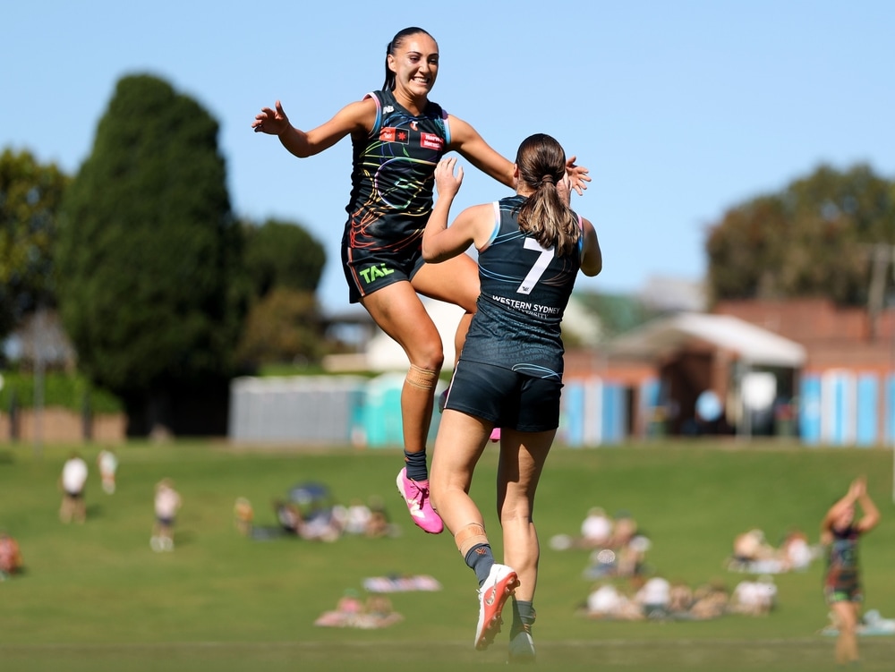 Hawks stumble in finals race as Giants prevail in one-point epic